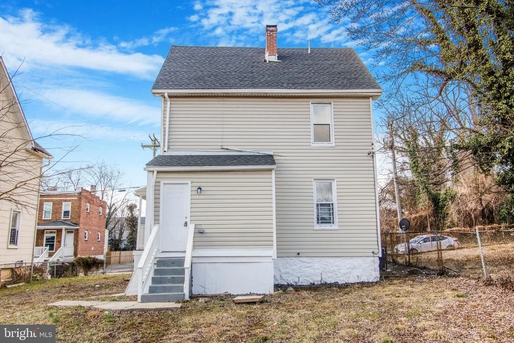 Photo of 5327 HAMLIN AVENUE