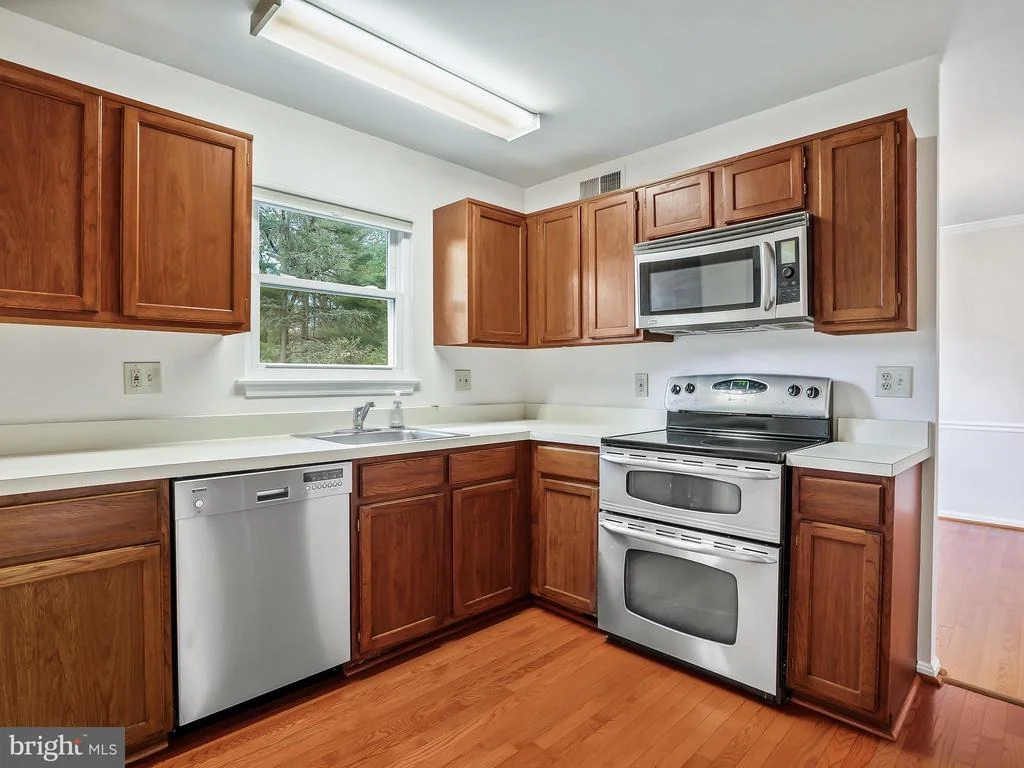 Photo of 18712 ROLLING ACRES WAY