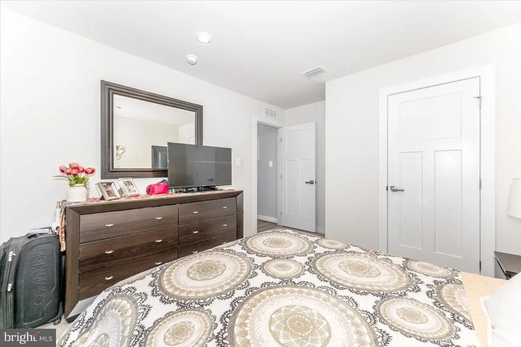 Photo of 76 VANCOUVER PLACE