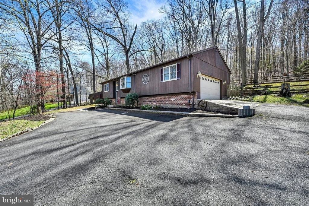 Photo of 5451 GLEN ARM ROAD