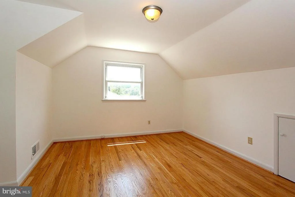 Photo of 911 WHITE WAY