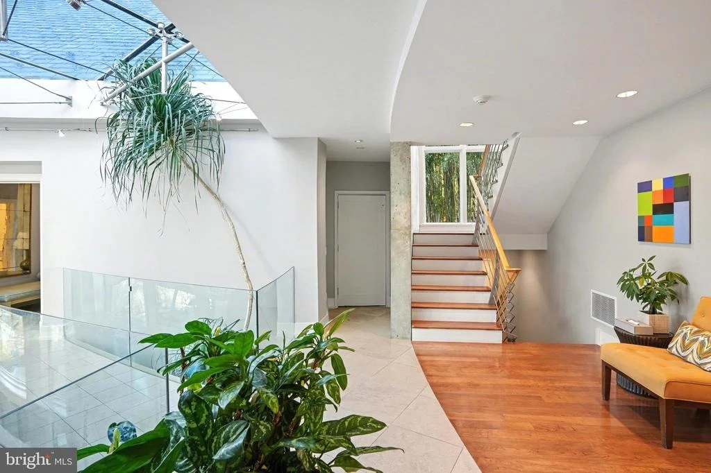 Photo of 1100 CREST LANE