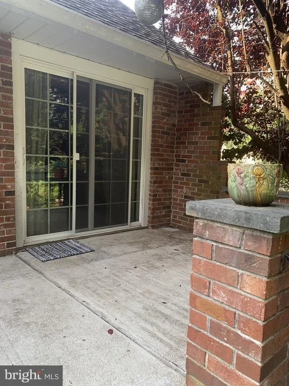 Photo of 1006 CRESTOVER ROAD