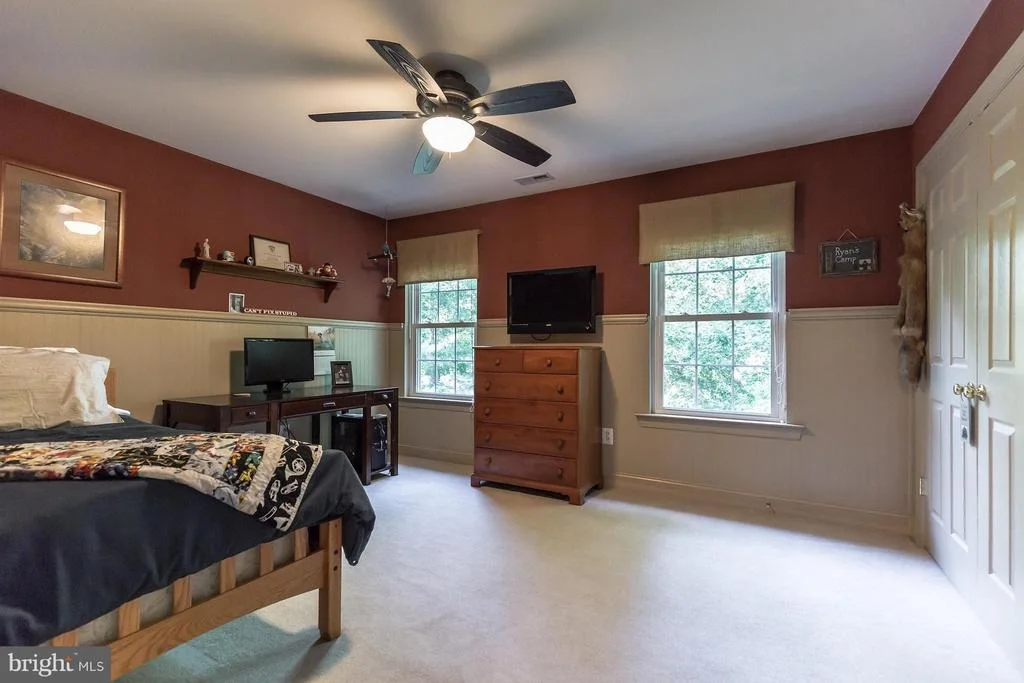 Photo of 325 SPLIT OAK LANE