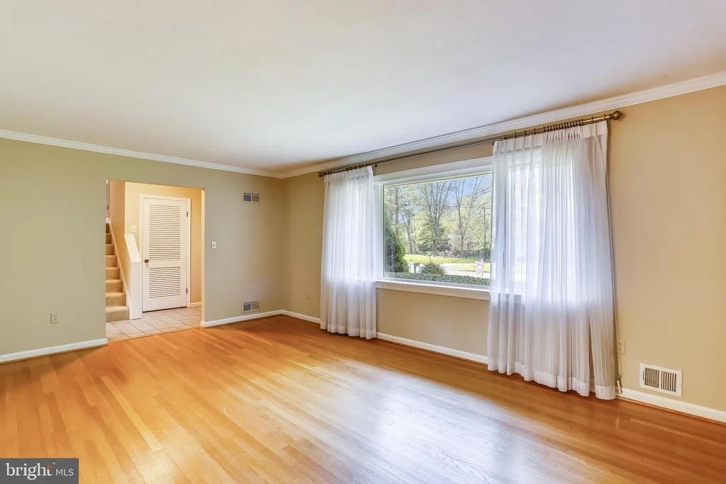 Photo of 19005 PLUMMER DRIVE