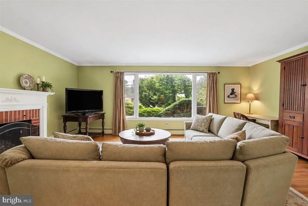 Photo of 1221 DULANEY VALLEY ROAD