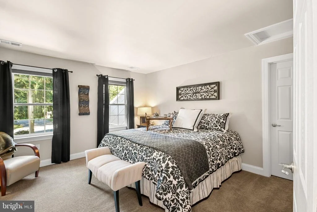 Photo of 4606 MOCKINGBIRD LANE