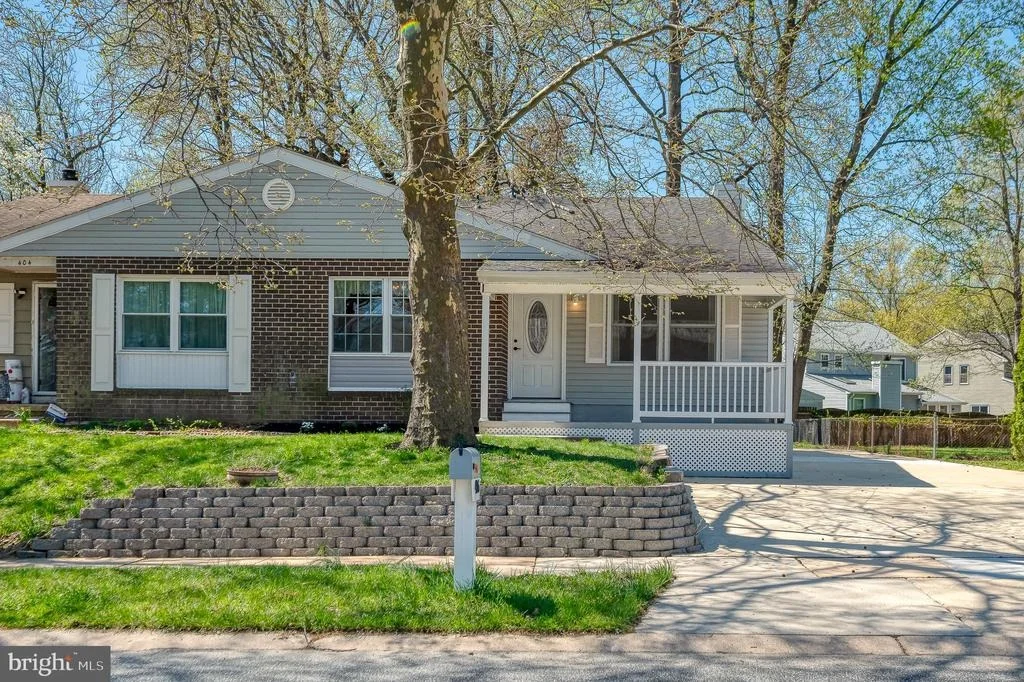 Photo of 406 LABURNUM ROAD