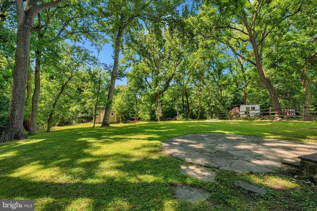 Photo of 2418 FOREST GLEN ROAD