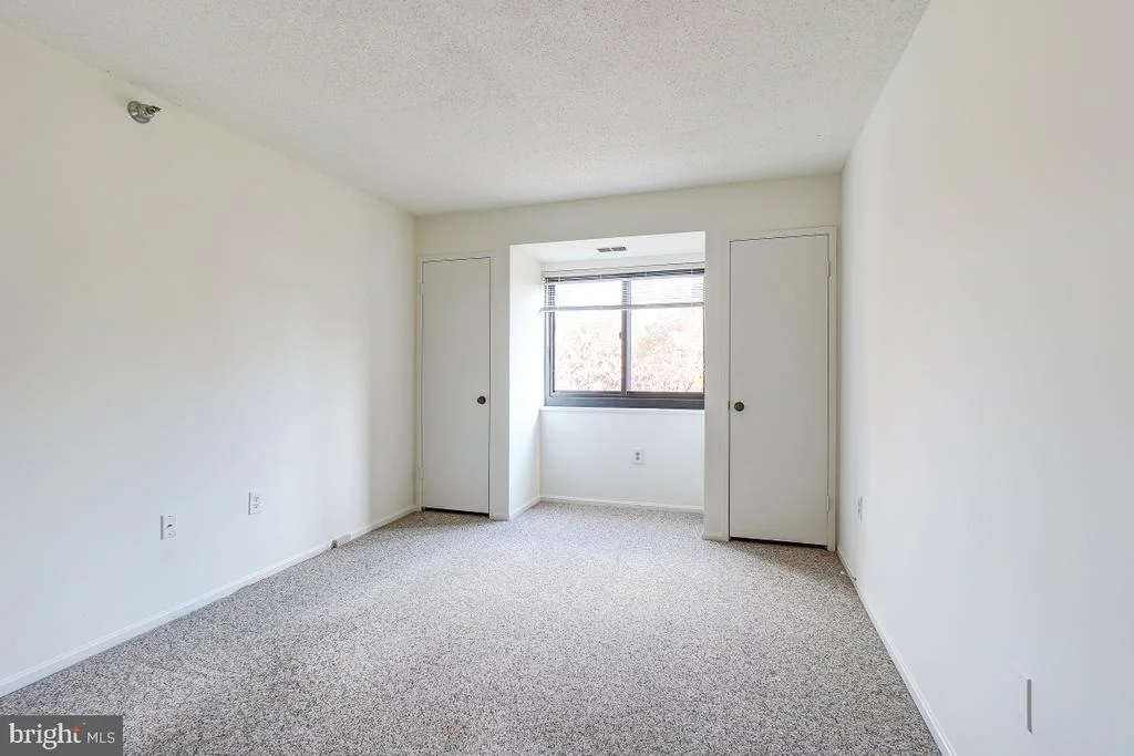 Photo of Unit 41014 at 15100 INTERLACHEN DRIVE