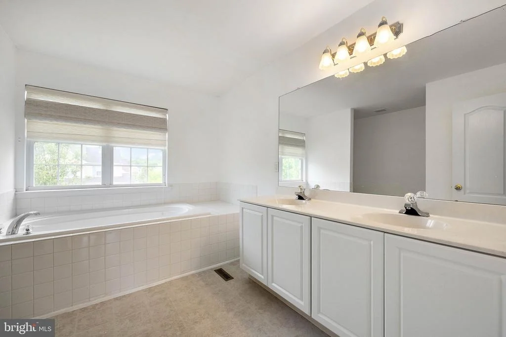 Photo of 704 SHIPTON ROAD