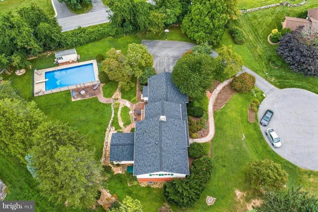 Photo of 6916 SUMMERSWOOD DRIVE