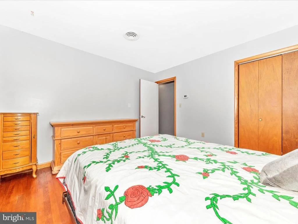 Photo of 9242 OAK TREE CIRCLE