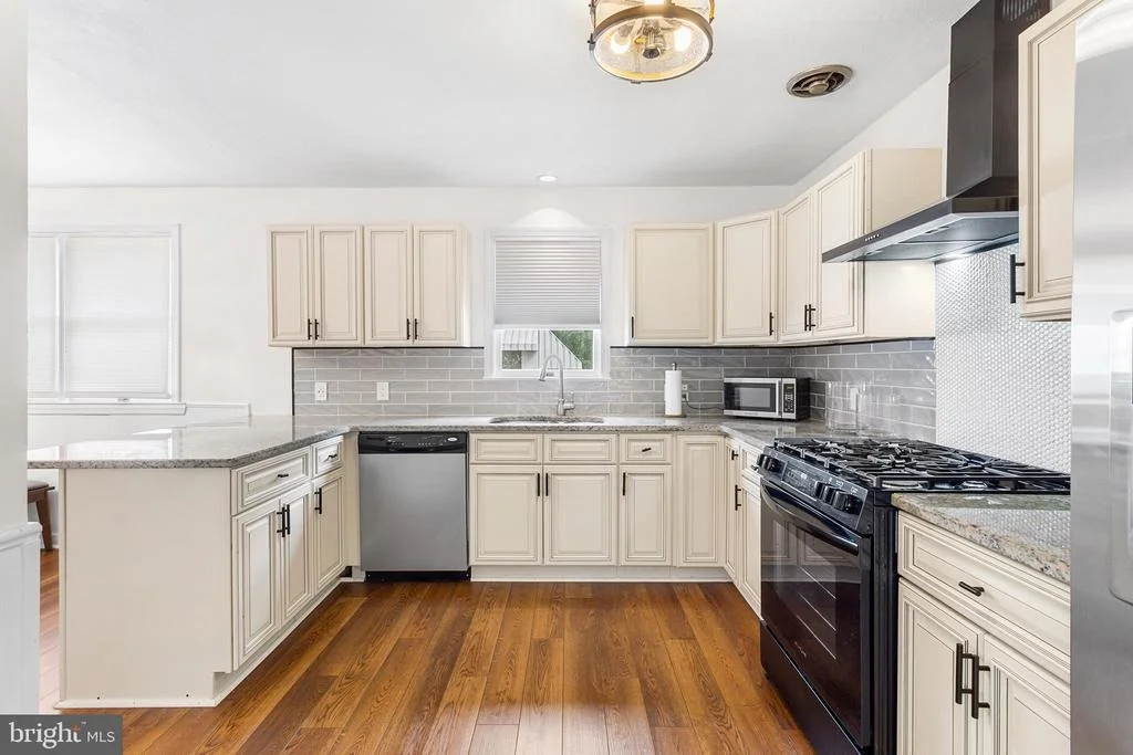 Photo of 600 MAPLE