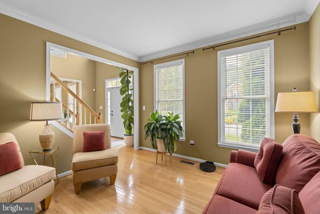 Photo of 439 UNIVERSITY DRIVE