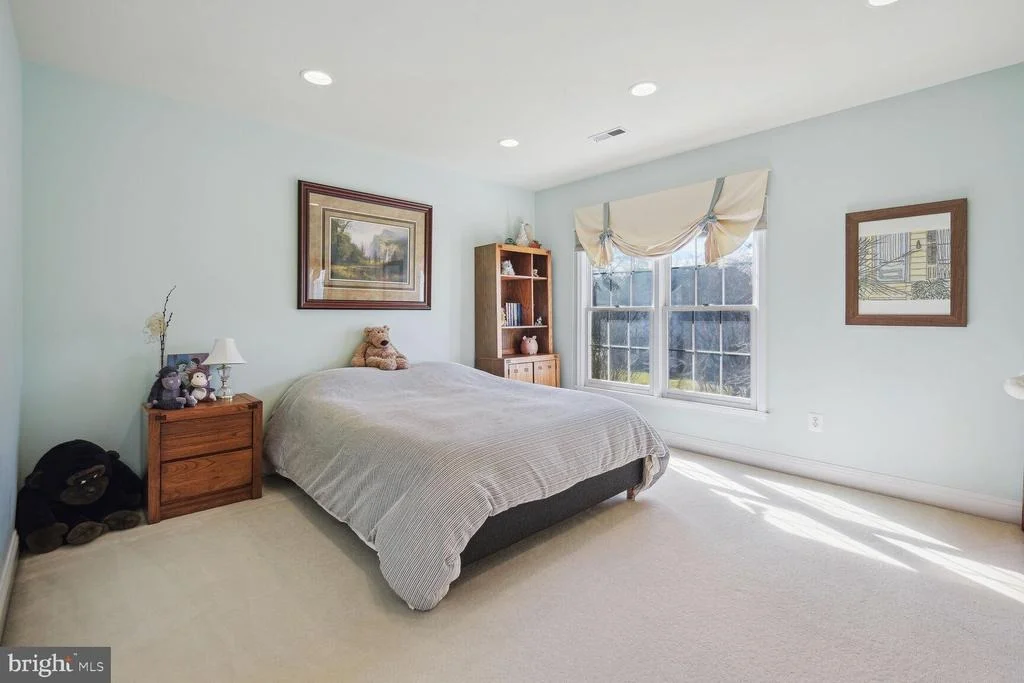 Photo of 10 MAPLECREST COURT