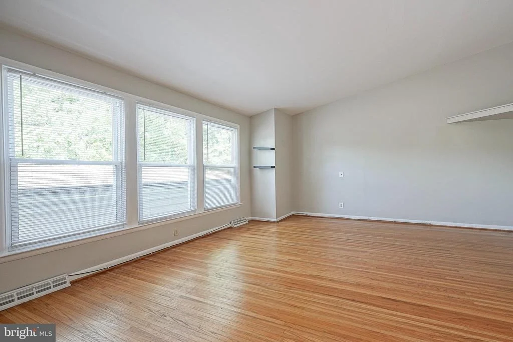 Photo of 1016 EAGLE LANE