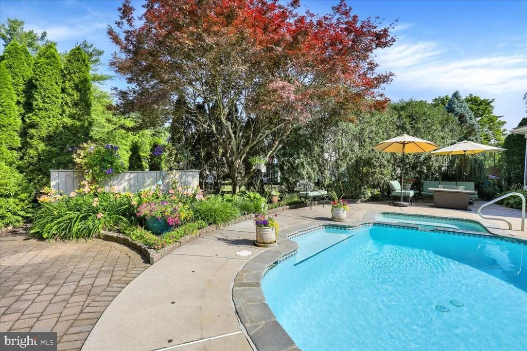 Photo of 225 LOGAN AVENUE