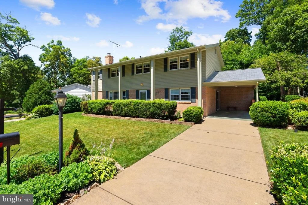 Photo of 6703 RED JACKET ROAD
