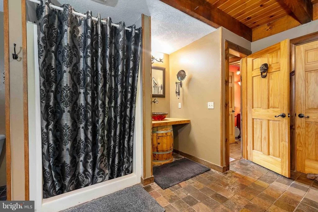 Photo of 995 BETTS LANE