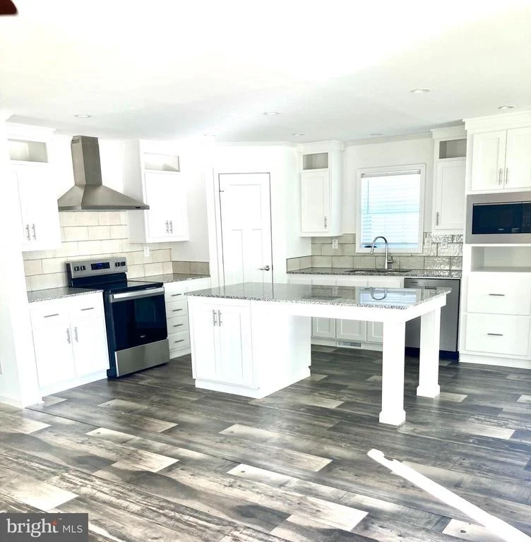 Photo of 17180 VALLEY DRIVE
