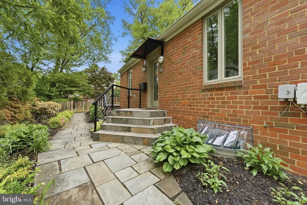 Photo of 9109 BRADFORD ROAD