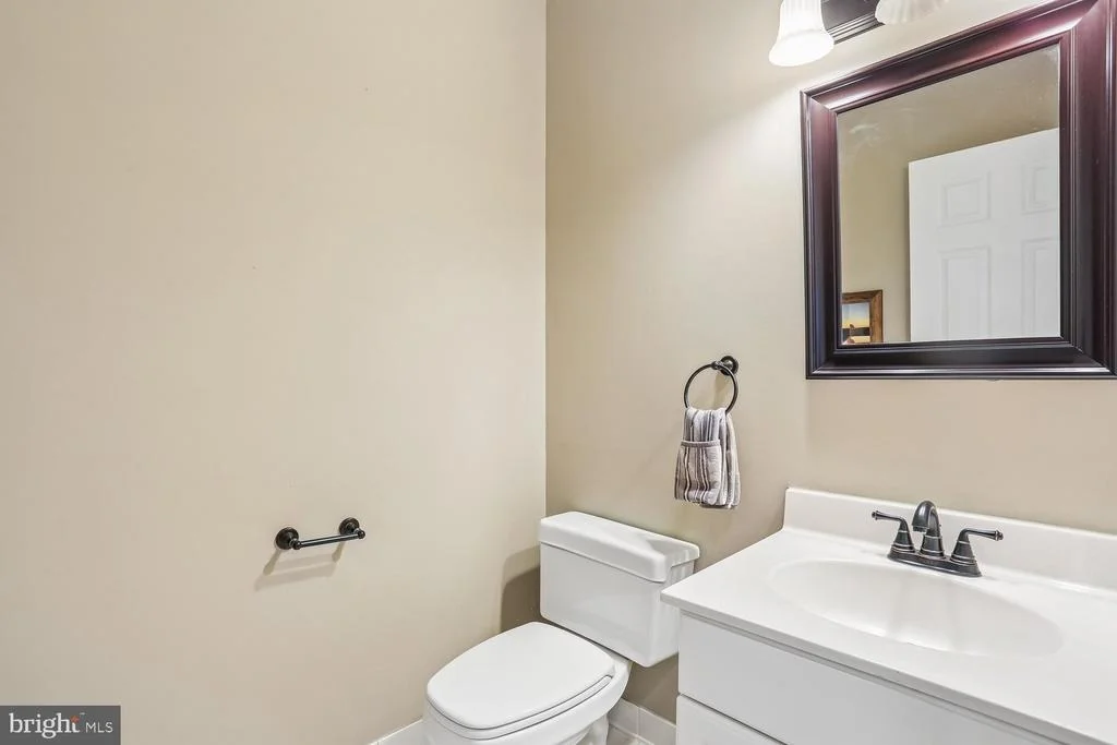 Photo of 465 TSCHIFFELY SQUARE ROAD