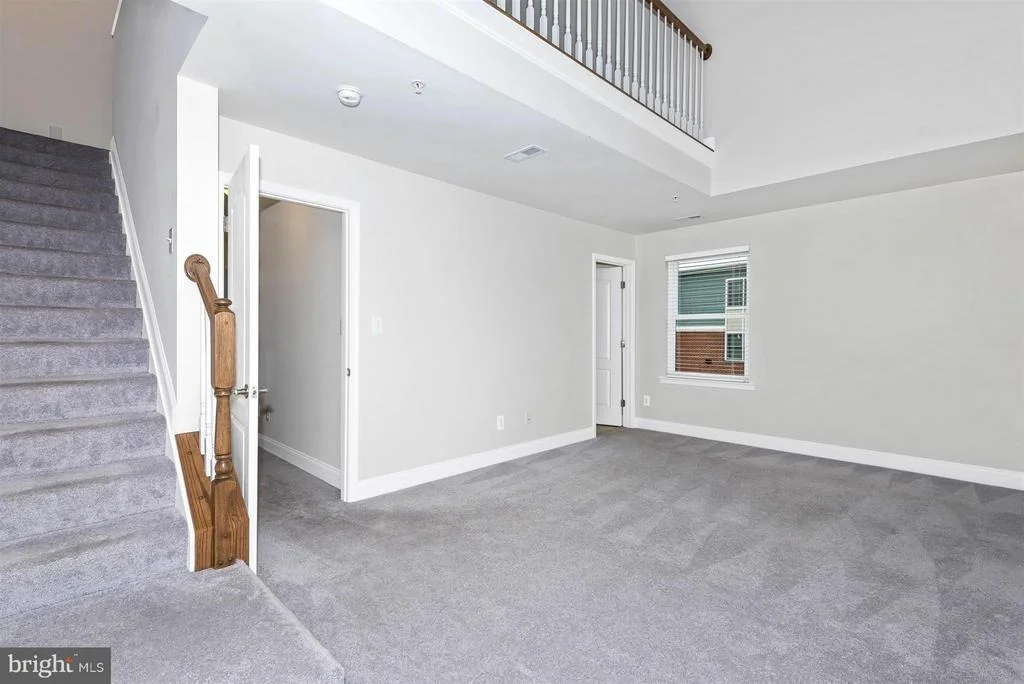 Photo of 40 6TH STREET W