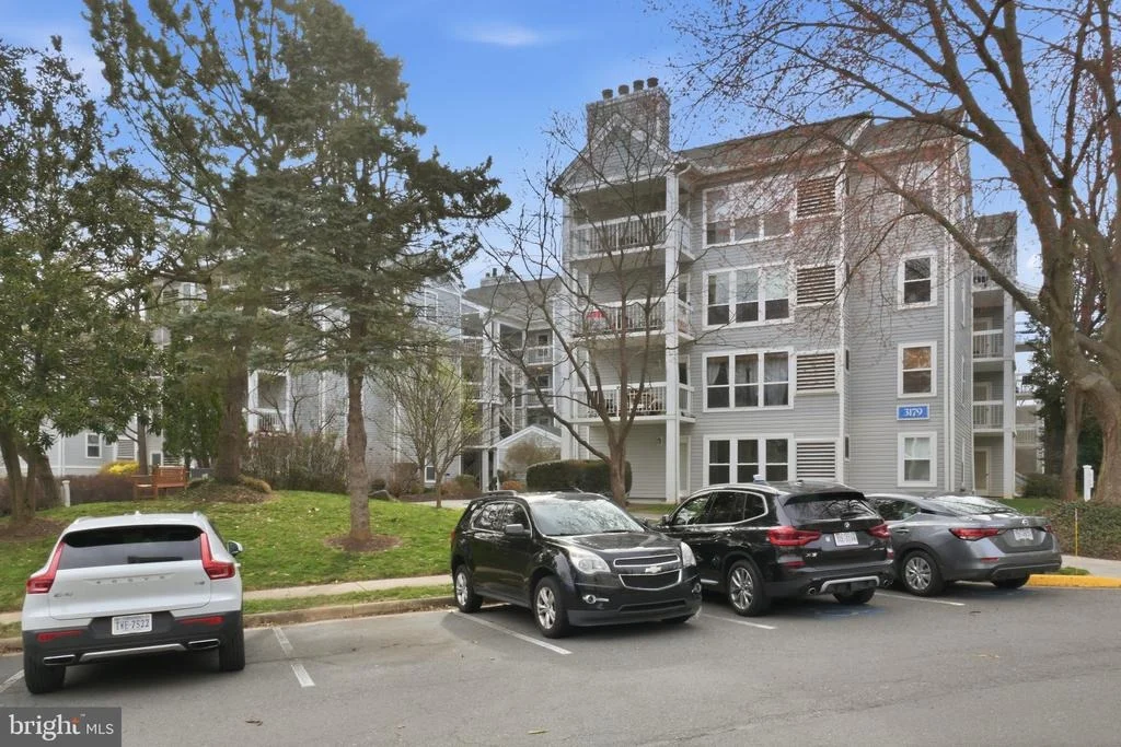Photo of Unit 2A2 at 3179 SUMMIT SQUARE DRIVE