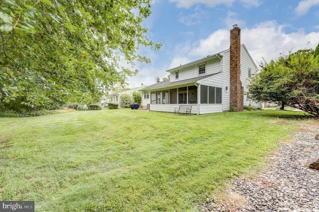 Photo of 10 PASADENA DRIVE