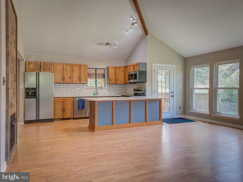 Photo of 370 WILETT DRIVE