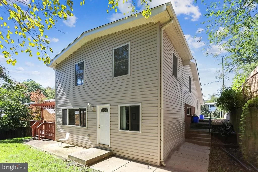 Photo of 816 HILLSBORO DRIVE