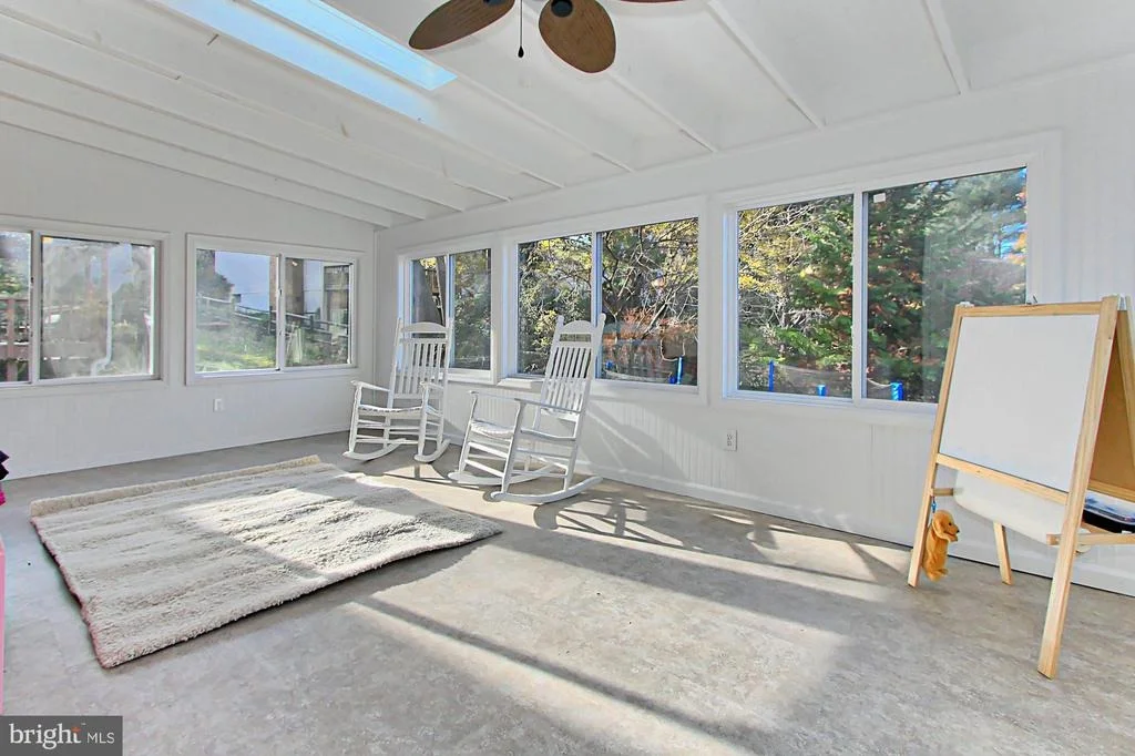 Photo of 9924 MANET ROAD
