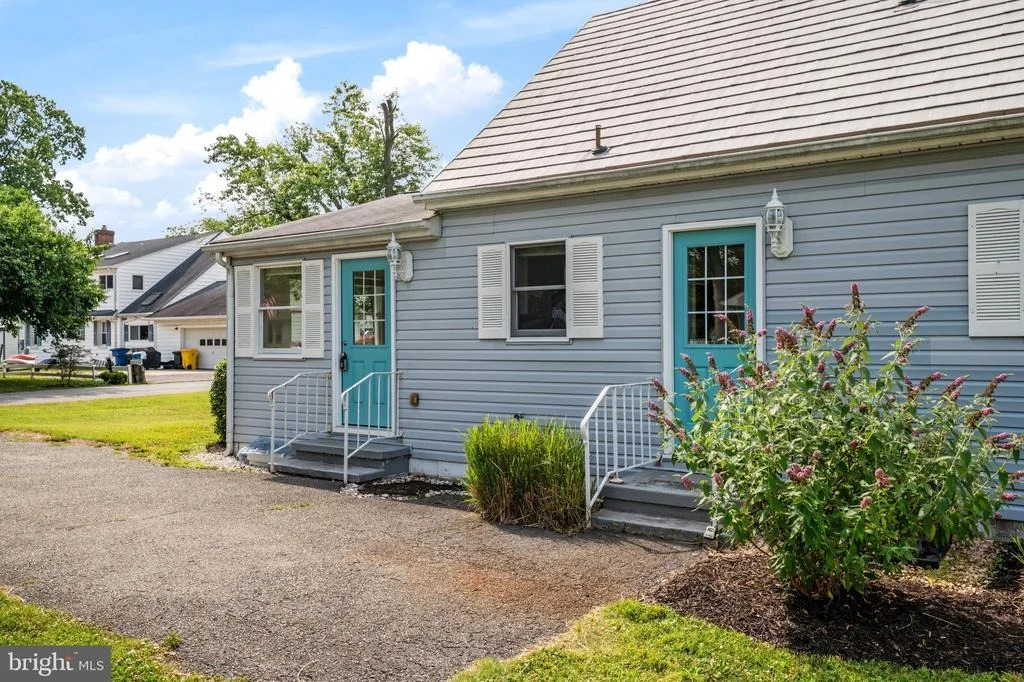 Photo of 812 BAY VIEW DRIVE