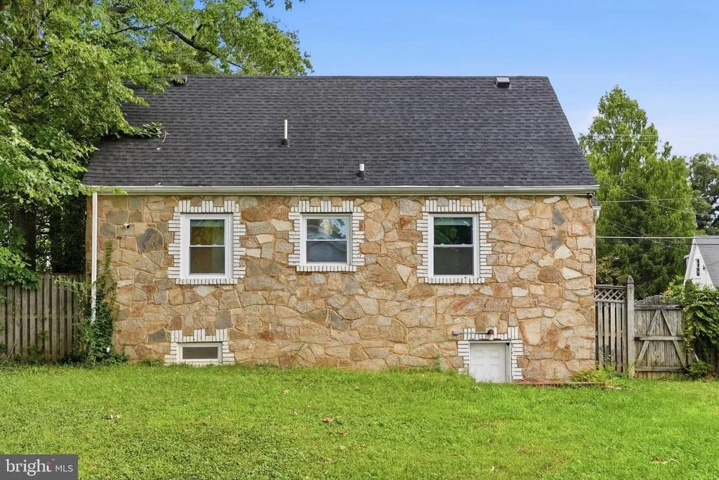 Photo of 6515 GATEWAY BOULEVARD