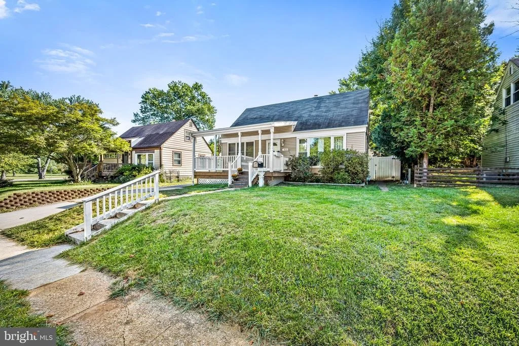 Photo of 825 CLIFFEDGE ROAD