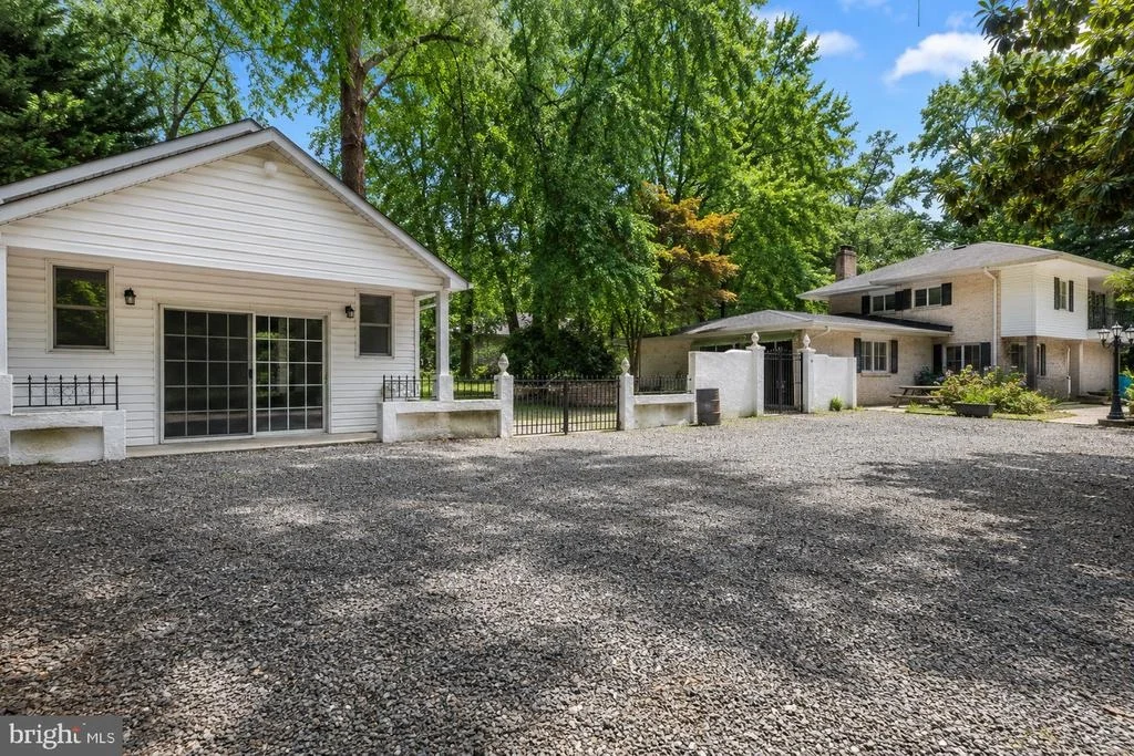 Photo of 547 BEECH DRIVE