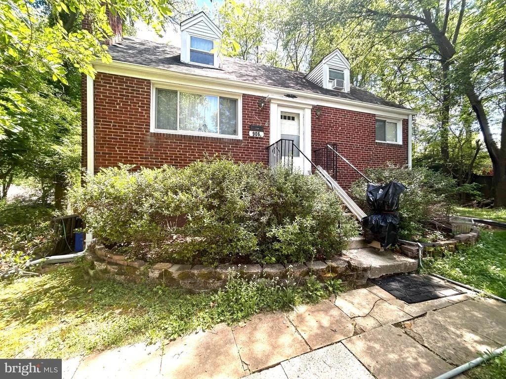 Photo of 906 DRYDEN COURT
