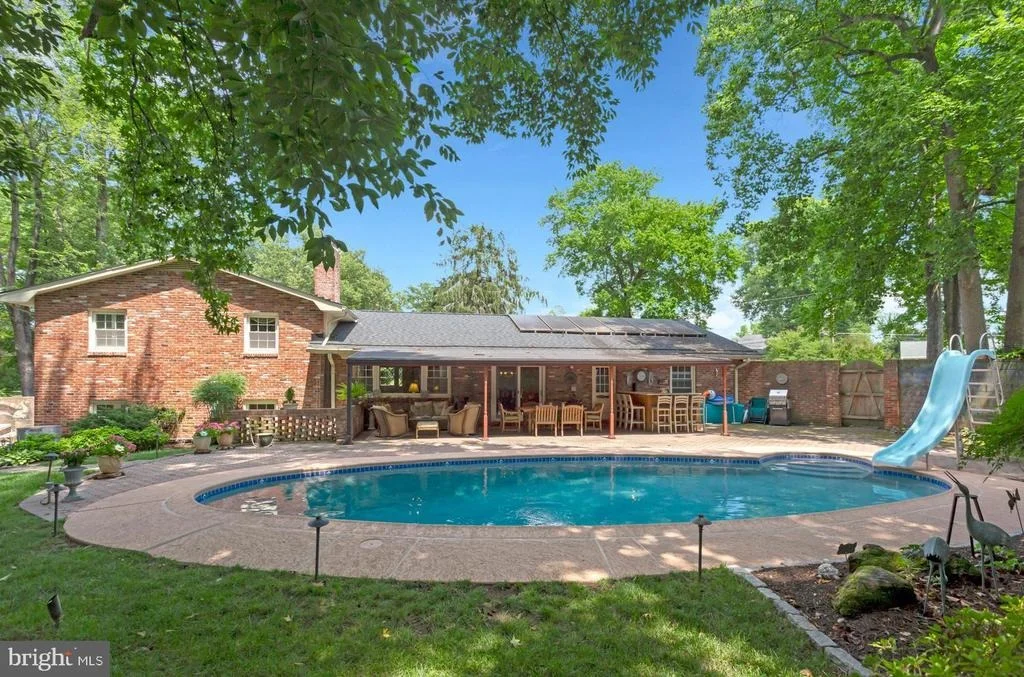 Photo of 4401 DOLPHIN LANE