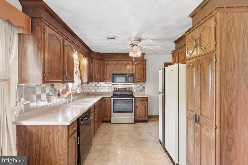 Photo of 5893 AMBAU ROAD