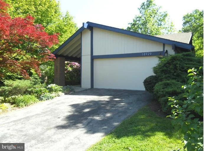 Photo of 18929 GLENDOWER ROAD