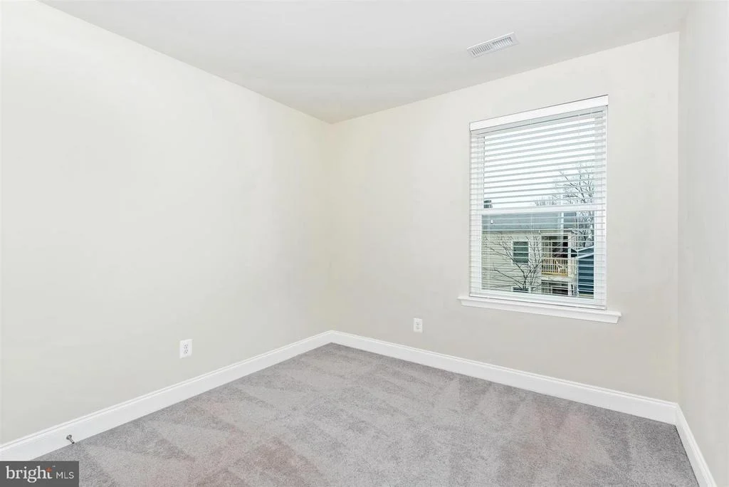 Photo of 40 6TH STREET W