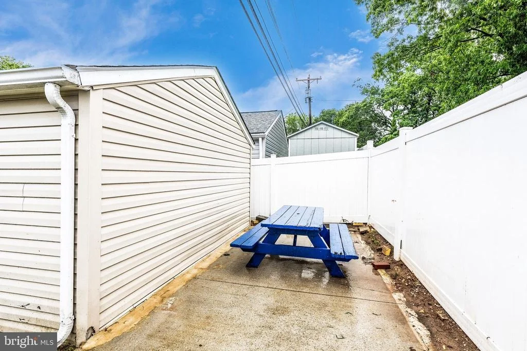 Photo of 1020 THOMAS ROAD
