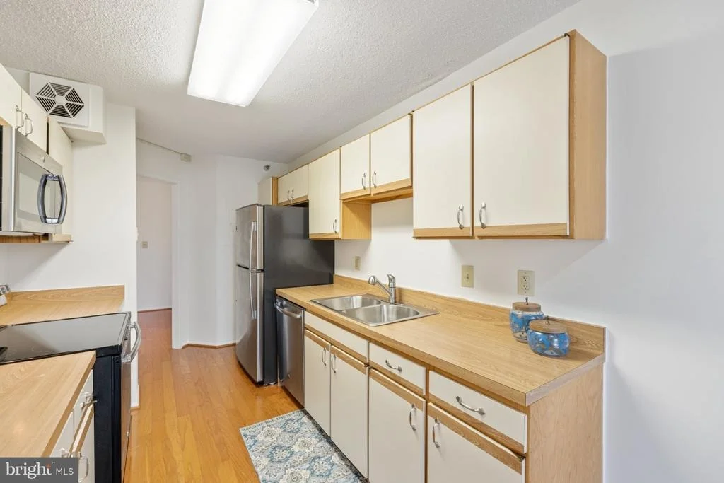 Photo of Unit 2801 at 15107 INTERLACHEN DRIVE