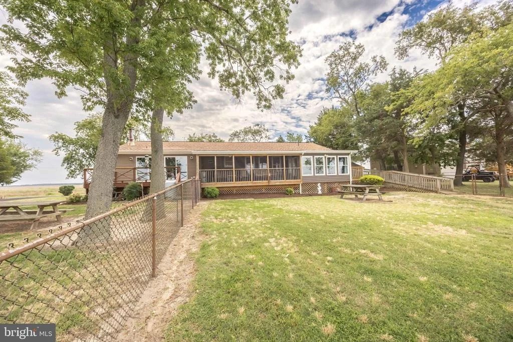 Photo of 7940 RIVERVIEW ROAD