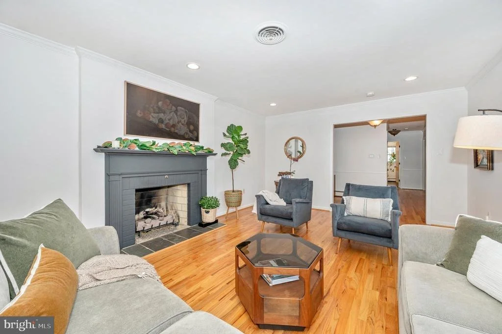 Photo of 201 CRESTVIEW COURT