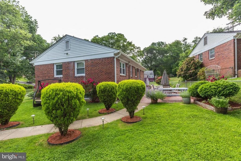 Photo of 1305 OAKVIEW DRIVE
