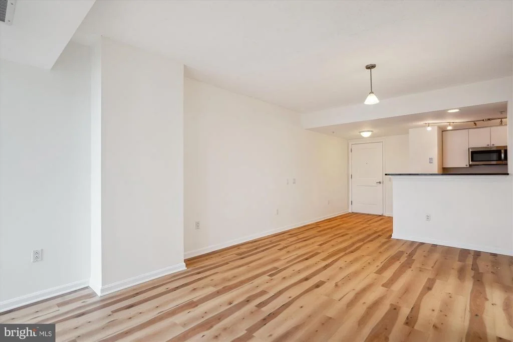 Photo of Unit 806 at 930 WAYNE AVENUE