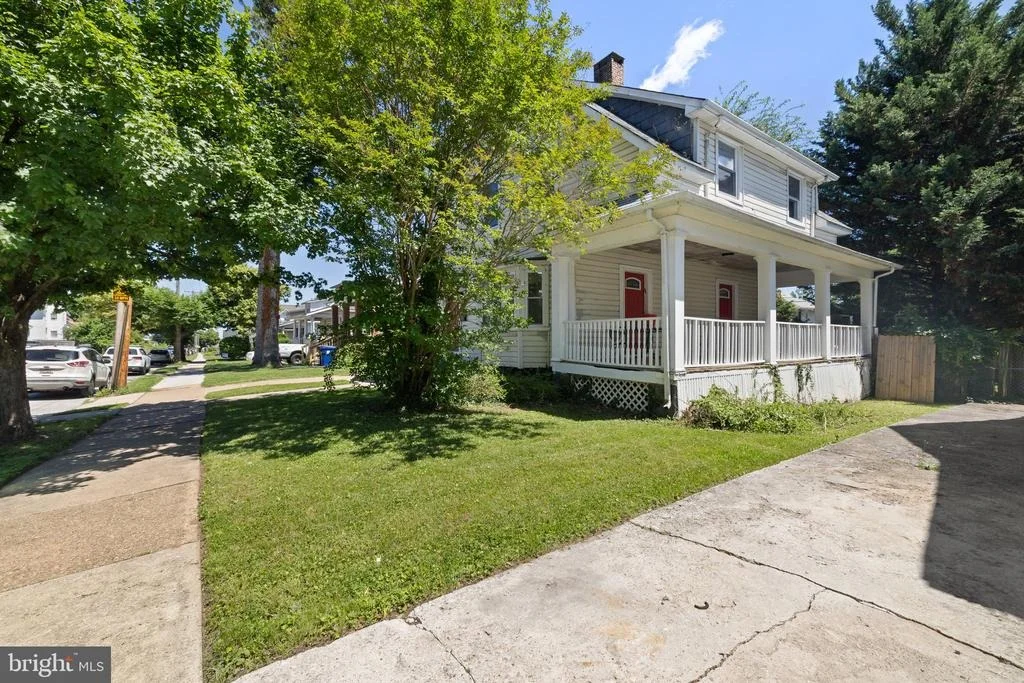 Photo of 3901 W COLD SPRING LANE W