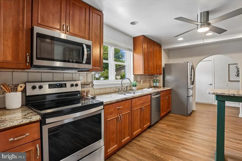 Photo of 10123 CAPITOL VIEW AVENUE